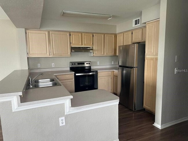 Building Photo - 13929 Fairway Island Dr