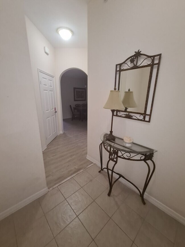 Foto del edificio - Fully Furnished 2 bed 2 bath in desirable ...