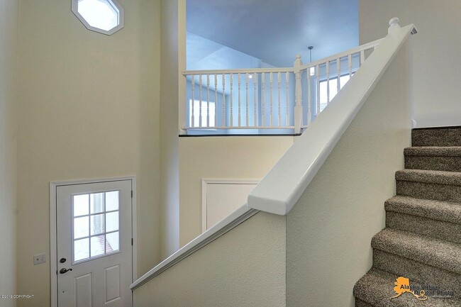 Foyer - 8638 Cross Pointe Loop