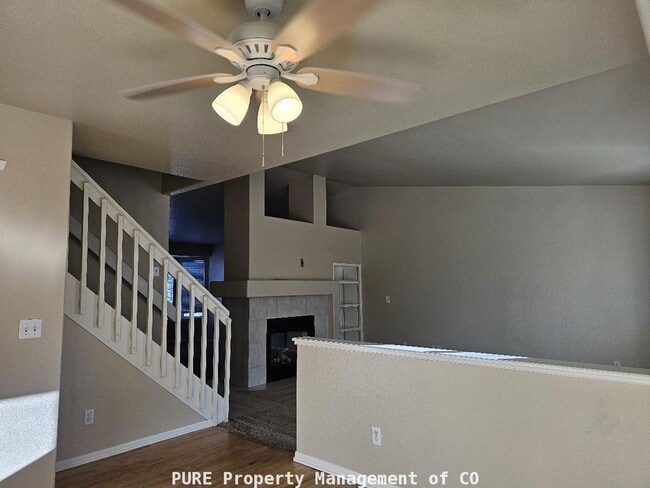 Foto del edificio - 2-story home with finished basement! 2-car garage!