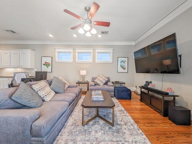 Foto del edificio - 1126 W 17th St