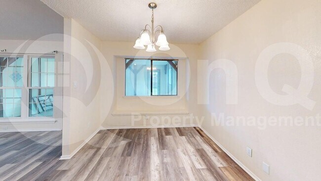 Foto del edificio - 2438 Kimberly Dr