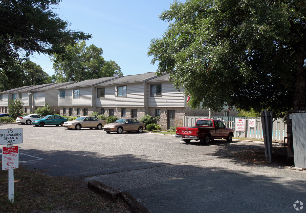 Primary Photo - Eastwood Commons
