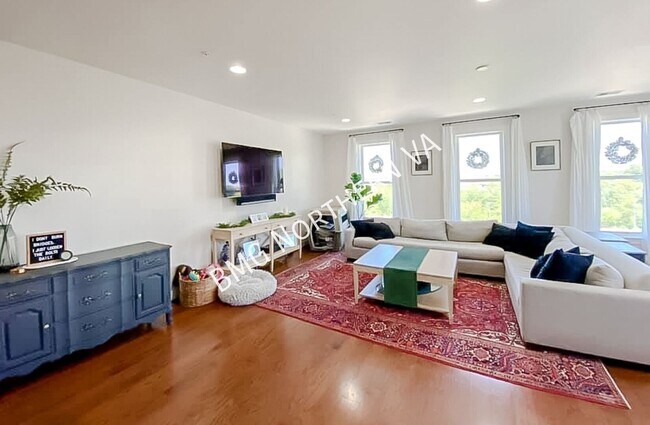 Foto del edificio - 738 Annie Rose Ave