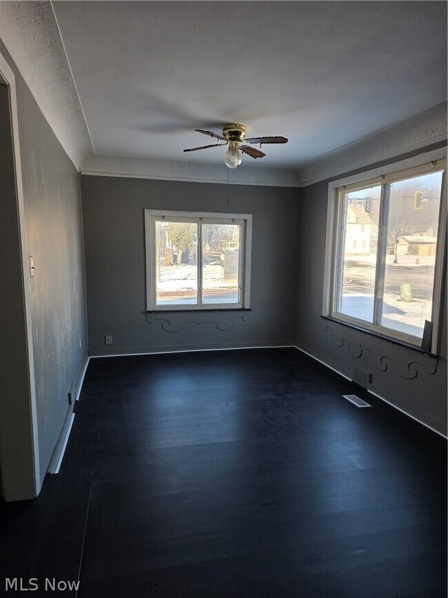 Foto del edificio - 168 Lake Ave