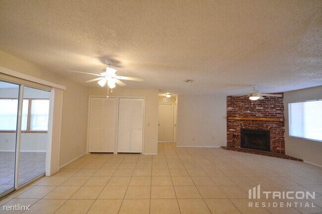 Building Photo - 805 Centerwood Ct