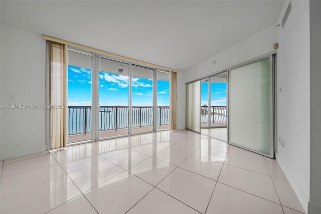 Foto del edificio - 1750 N Bayshore Dr
