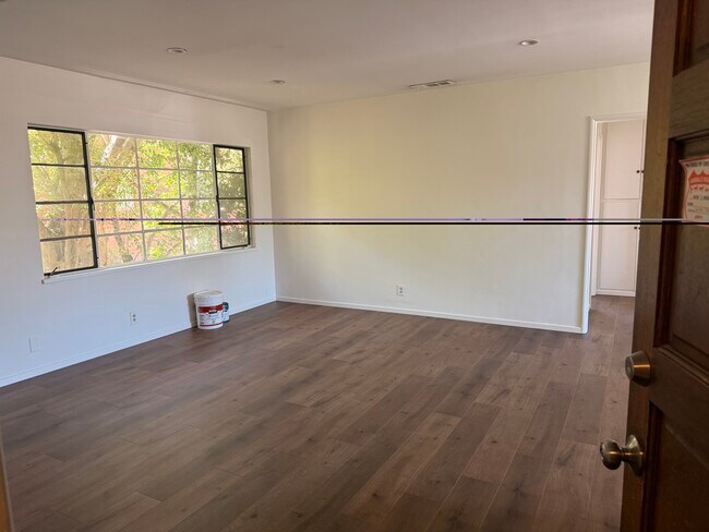Foto del edificio - 219 E Chestnut St