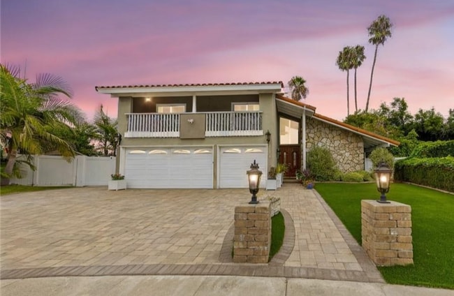 4 bed 3 bath POOL on HUGE Lot! - 4 bed 3 bath POOL on HUGE Lot! House