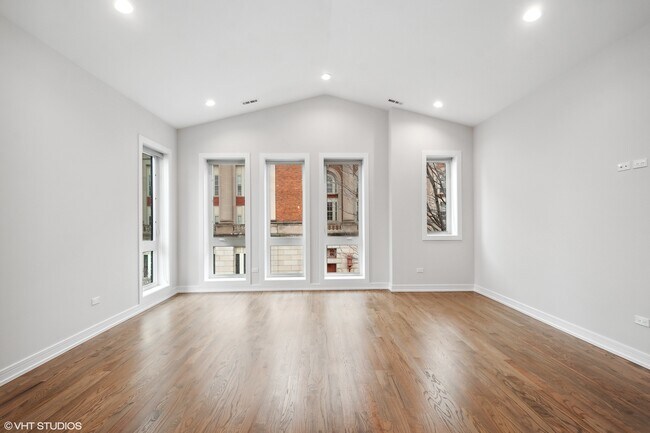 Foto del edificio - 2246 W Jackson Blvd