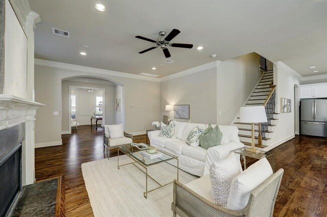 Foto del edificio - 7871 Bobbitt Ln