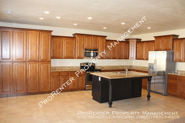 Building Photo - Spacious 3 Bed, 2 Bath Foxboro North Home