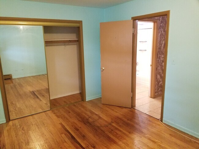 Foto del edificio - 1101 Holiday Ln