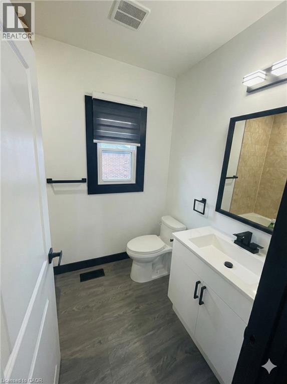 Photo du bâtiment - 1048 Fennell Ave E