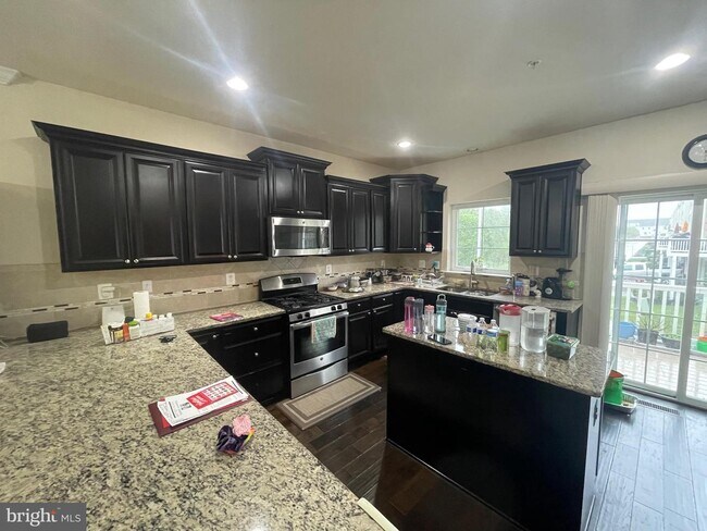 Building Photo - 7022 Foxton Way
