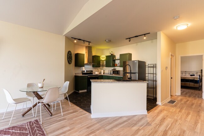 Cocina + Comedor - 331 N 26th St