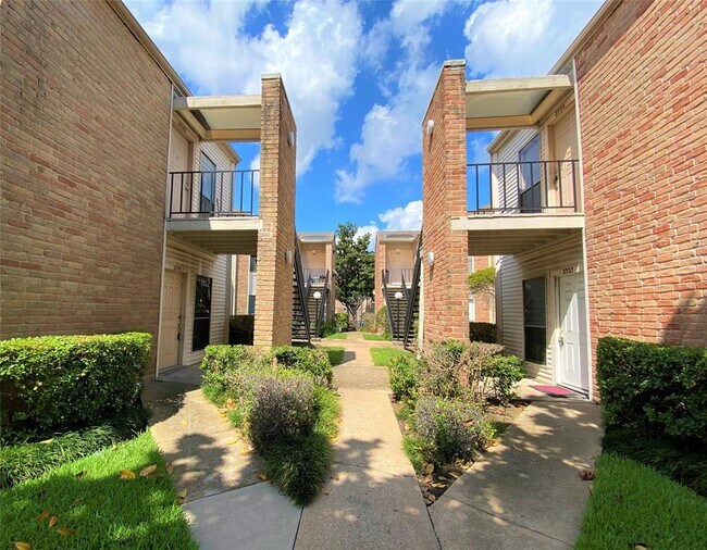 Foto del edificio - 3741 Thistlemont Dr