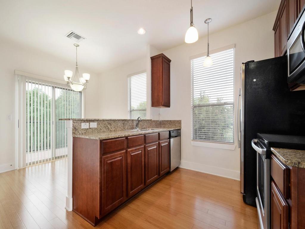 Foto principal - 13420 Lyndhurst St