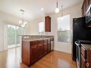 Building Photo - 13420 Lyndhurst St