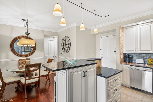 Foto del edificio - 2825 Palm Beach Blvd