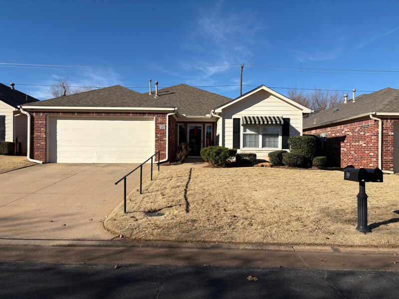 Building Photo - 2455 Manchester Dr