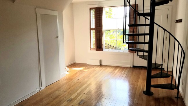 Building Photo - 602 De Haro St