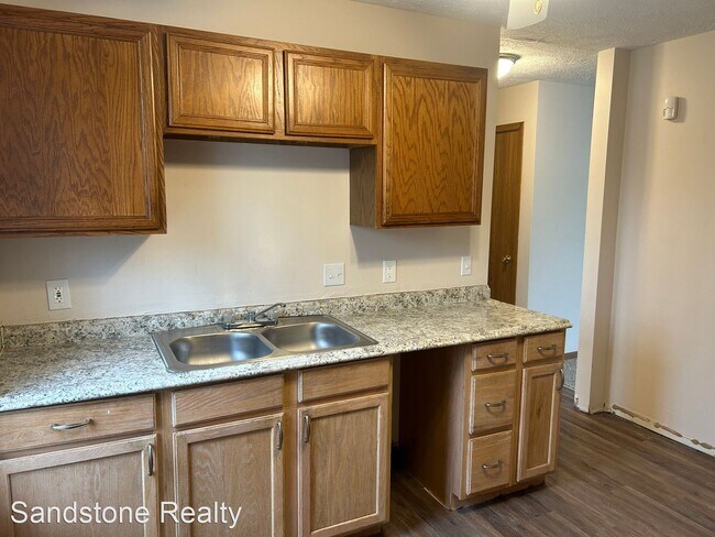 Building Photo - 4 br, 1.5 bath House - 697 E 101st St