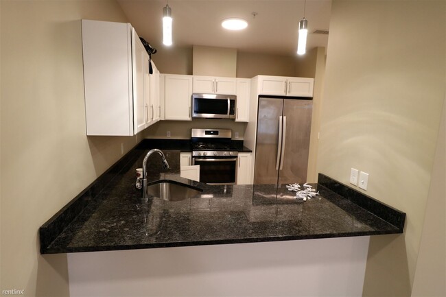 Foto del edificio - 1 br, 1 bath  - 4 Mayflower Ave Apt 308B