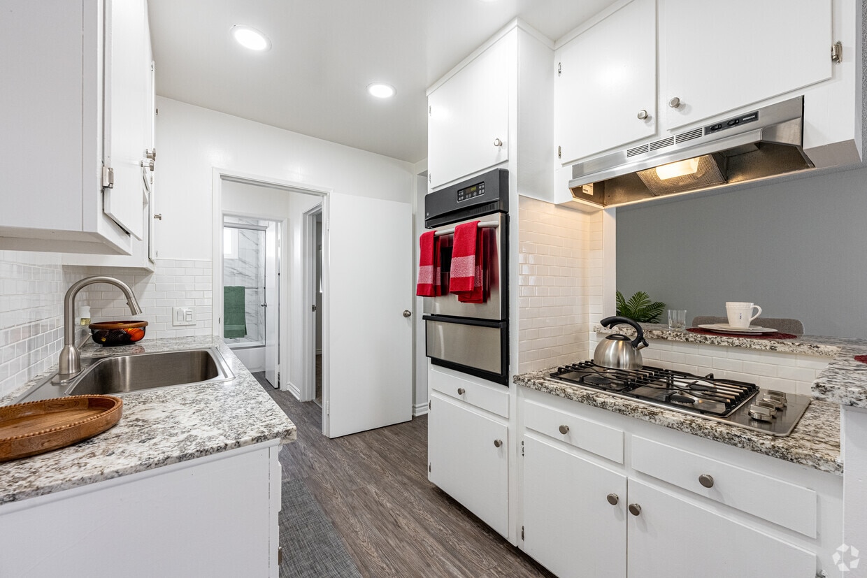 Foto principal - Pinecrest Apartments