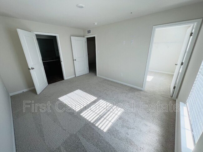 Building Photo - 315 Locust Run Dr