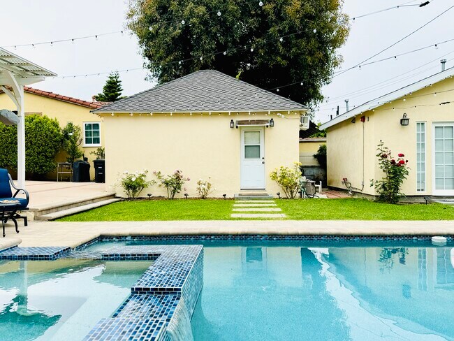 Building Photo - 1108 Olmsted Dr