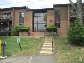 Building Photo - 3 Brevoort Dr