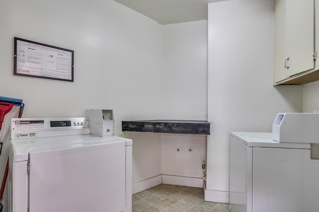 Building Photo - 3630 Bayside Ln