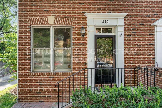 Building Photo - 515 N Henry St