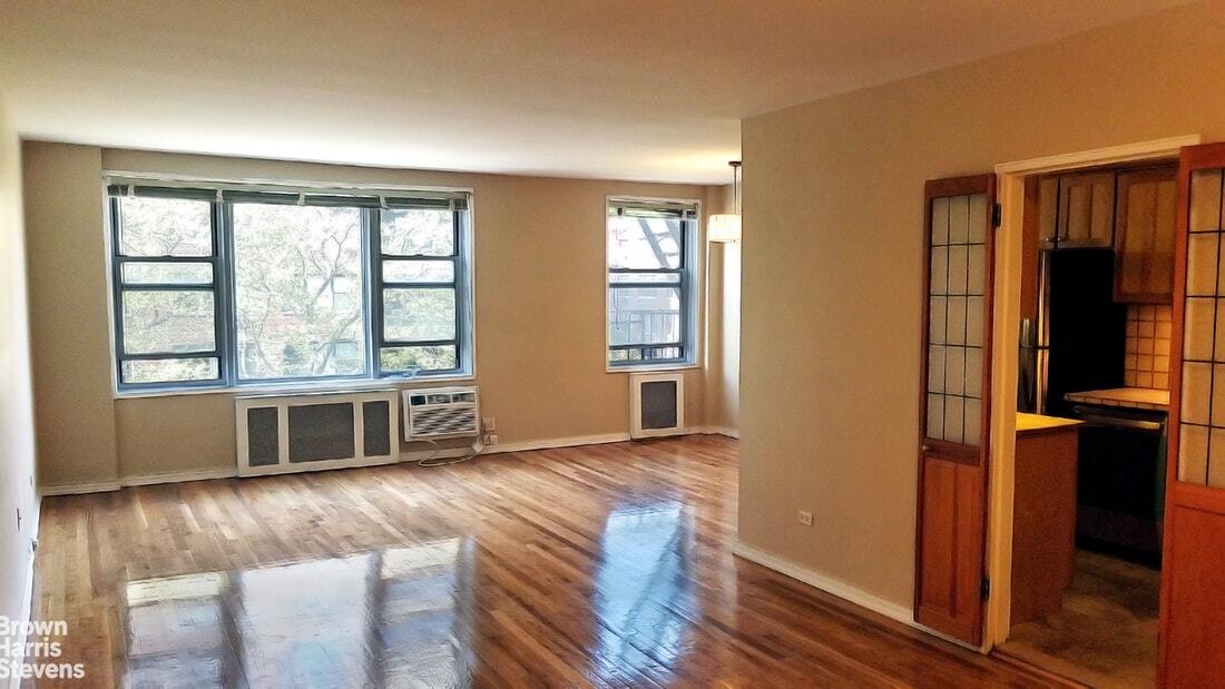 Primary Photo - Big 1 BR on Beautiful Beverley Road