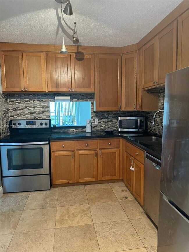 Building Photo - 2700 Casita Way