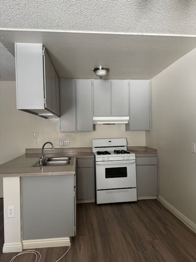 Building Photo - 7147 Greeley St., Tujunga