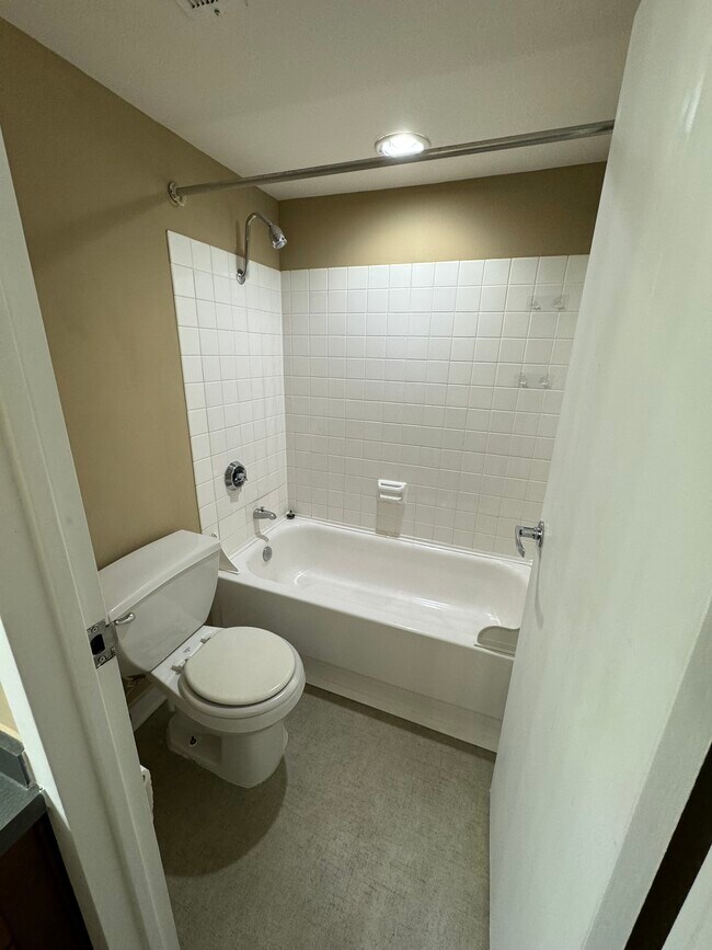 Bathroom - 600 E 8th St