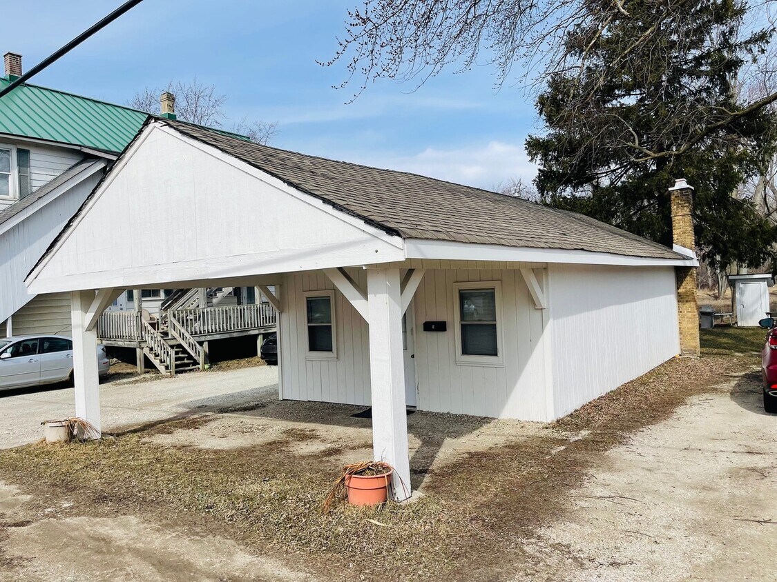 Primary Photo - 14890 W Russell Rd
