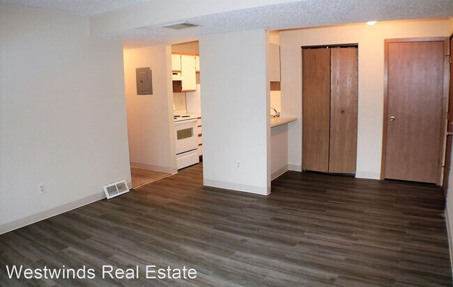 Building Photo - 4 br, 2 bath House - 645 S. Lucas Street #04