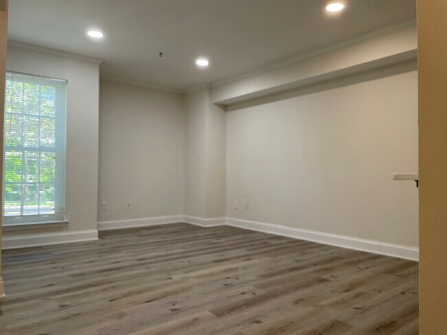 Living Room - 1504 Lincoln Way
