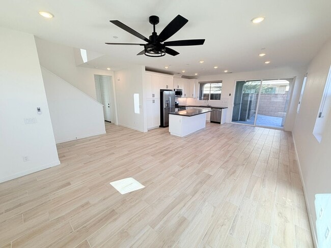 Building Photo - Beautifully upgraded home in the desirable Le Campanile Community