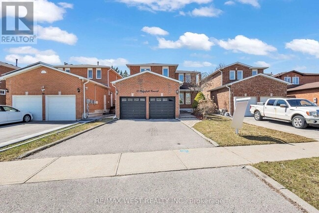Building Photo - 92 Ridgefield Crescent