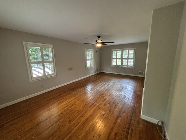 Building Photo - 726 Wisteria Dr
