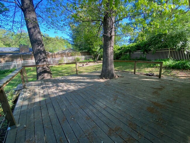 Building Photo - Remodeled 4 Bedroom 2 Bathroom