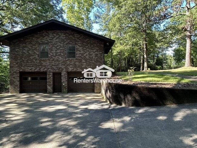 Foto del edificio - Luxurious 2-level, Dual Suite Living in Prestigious Indian Springs with 4 Bedrooms, 3 Full Baths,...