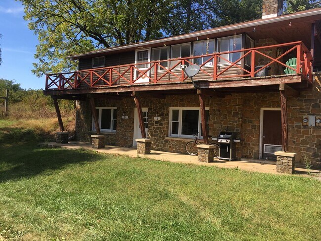 Building Photo - 8 Deer Lk