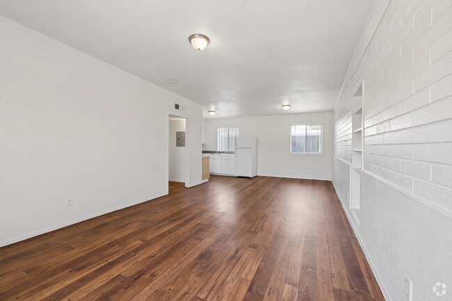 2BR, 2BA - 851SF - Kitchen - Montclair Apartments