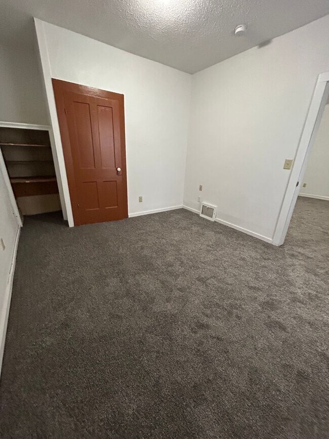 Foto del edificio - 3 Bedroom 2 Bathroom Apartment Near Gundersen