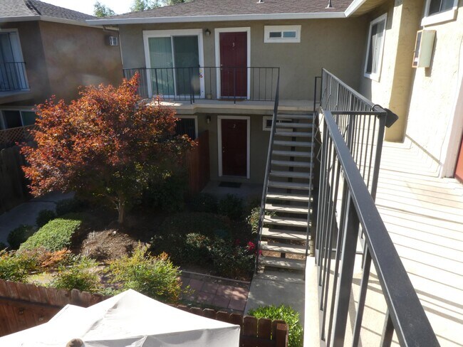 Building Photo - 1533 Moorpark Ave